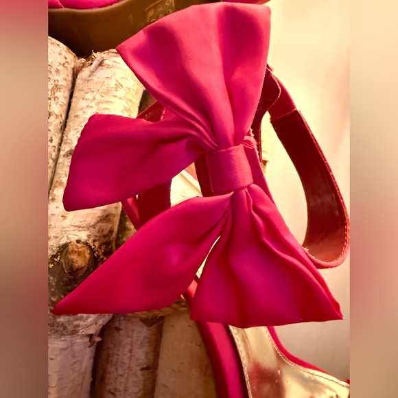 Big Bow Accent - Heels 🎀 - Picture 2 of 5